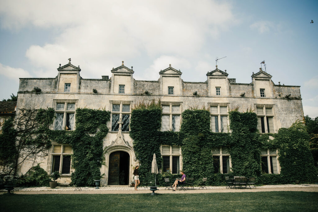 Romantiske omgivelser som minner om franske bryllupslokaler