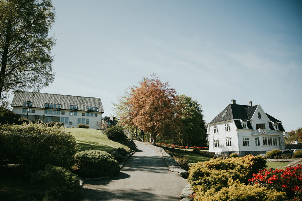Bryllaup på Bekkjarvik Gjestgiveri ved sjøen i Austevoll